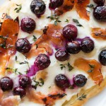 Naanpizza met blauwe bessen en geitenkaas - Anniepannie