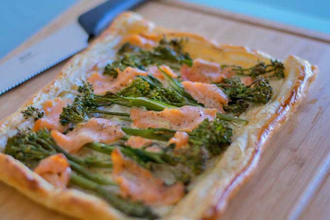 Bladerdeeg-pizza-met-gerookte-zalm