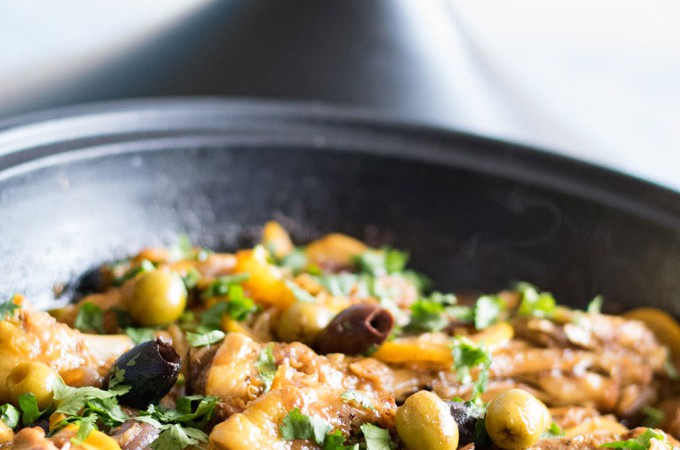 Marokkaanse kip tajine met citroen en olijven - #TAJINE #KIP | Anniepannie.nl