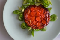 Mini-tarte-tatin-met-cherrytomaat