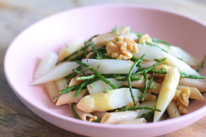 Pastasalade met asperges en zeekraal - Anniepannie.nl