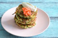 courgette pannenkoekjes met feta en dragon