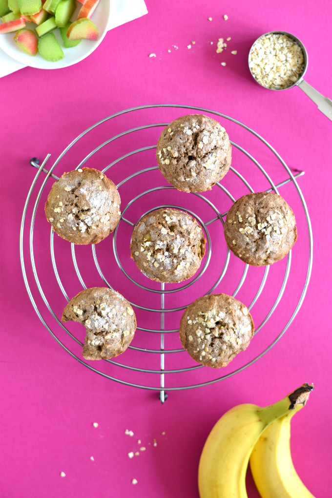 Rabarbermuffins met havermout en banaan - Anniepannie.nl