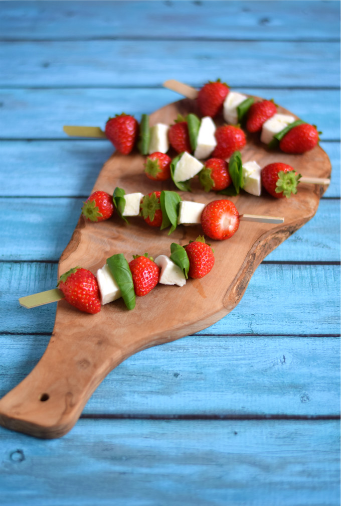 Spiesjes met aardbeien en mozzarella - Anniepannie.nl