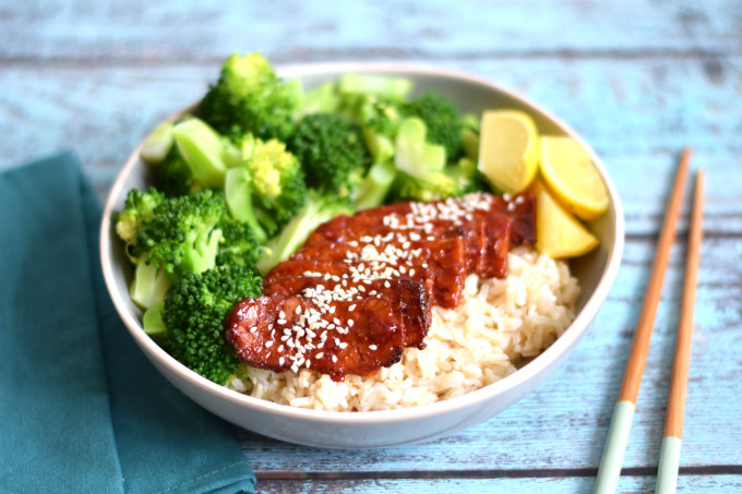 Sticky tempeh bowl met broccoli - Anniepannie.nl