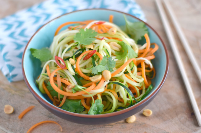 Vietnamese salade met courgetti en wortel - Anniepannie.nl