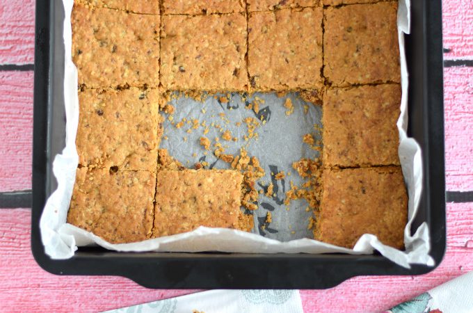 5 ingredienten flapjacks met rozijnen - Anniepannie.nl