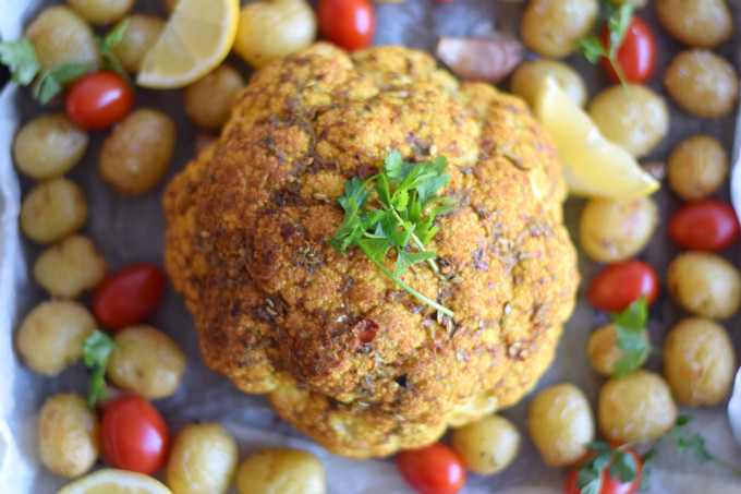 Hele bloemkool uit de oven met vadouvan - Anniepannie.nl