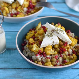 Geroosterde bloemkool met rijst feta en granaatappel - Anniepannie.nl