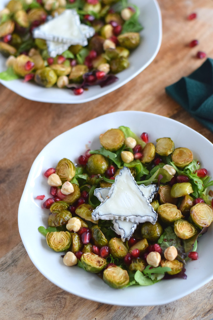 Geroosterde spruitjes salade met granaatappel en een geitenkaasster - Anniepannie.nl