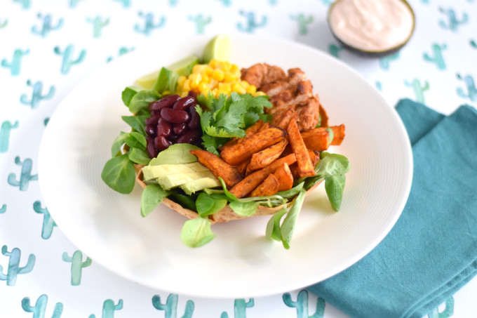 Mexicaanse salade in eetbare bowl - Anniepannie.nl