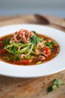 Tomatensoep met garnalen en courgetti - Anniepannie.nl