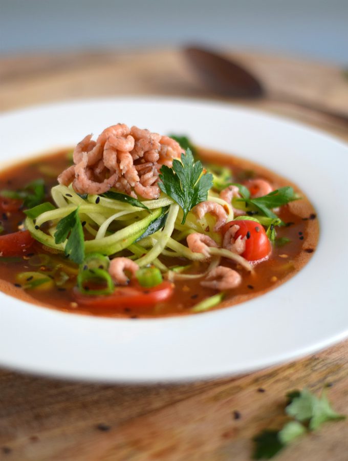 Tomatensoep met garnalen en courgetti - Anniepannie.nl