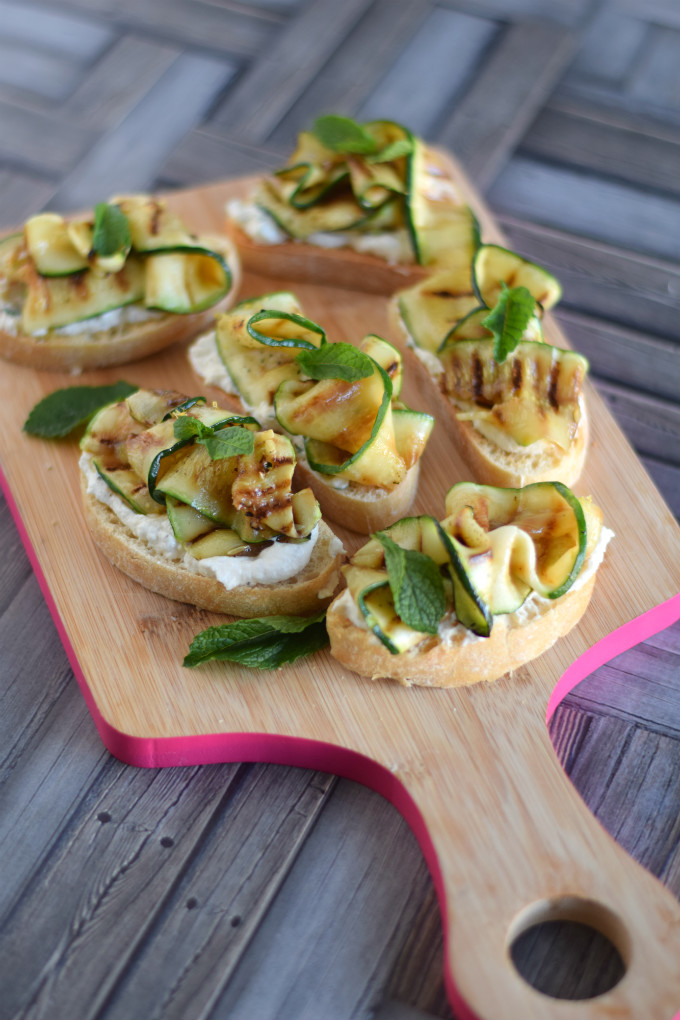 Super Bruschetta met gegrilde courgette en citroen-munt ricotta RW-43