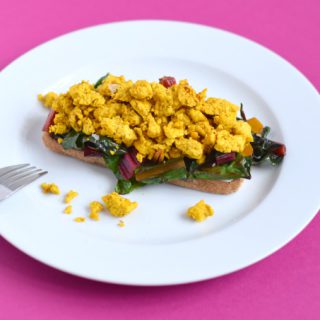 tofu scramble met kurkuma - Anniepannie.nl