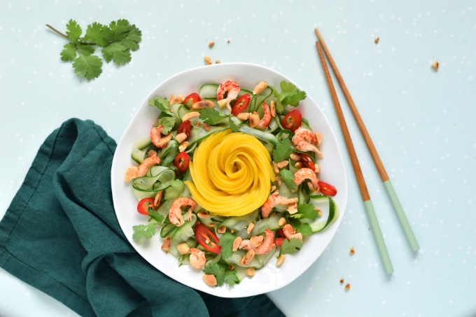 Komkommersalade met mango rivierkreeftjes en rode peper - Anniepannie.nl