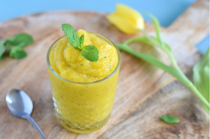 Mango sorbetijs met munt en limoen - Anniepannie