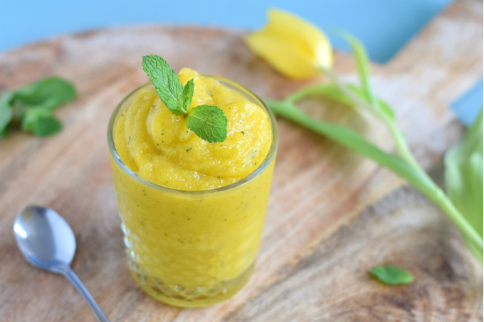 Mango sorbetijs met munt en limoen - Anniepannie