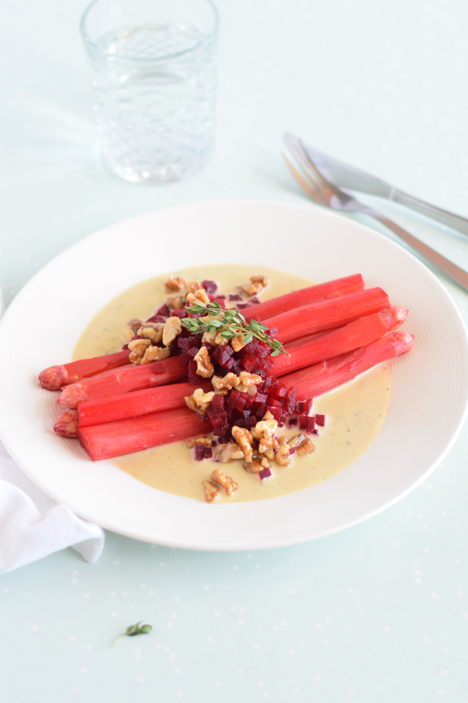 Roze asperges met blauwe kaassaus en bietjes - Anniepannie