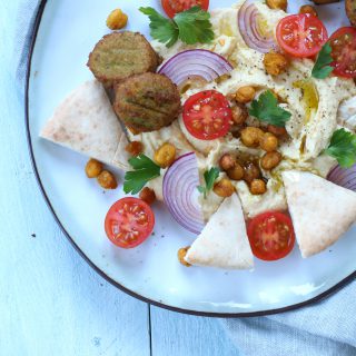 Loaded hummus met falafel - Anniepannie