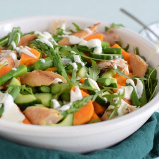 Zoete aardappelsalade met makreel komkommer en groene asperges - Anniepannie