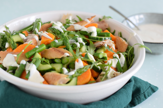 Zoete aardappelsalade met makreel komkommer en groene asperges - Anniepannie