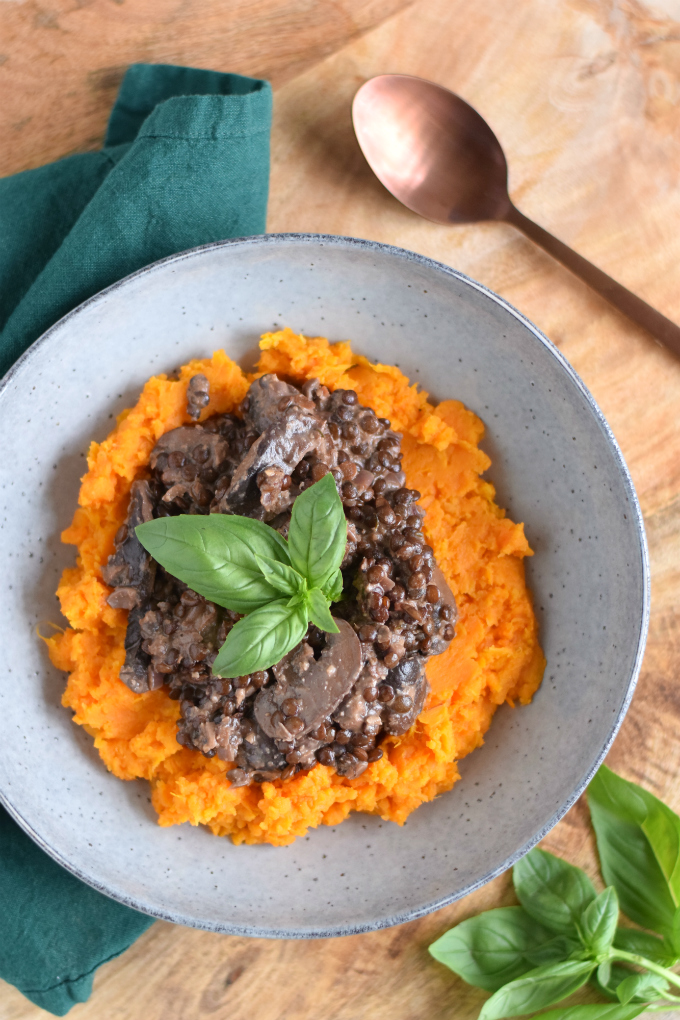 Paddenstoelenstoof met linzen en walnoot - Vegan hoofdgerechten van Anniepannie.nl