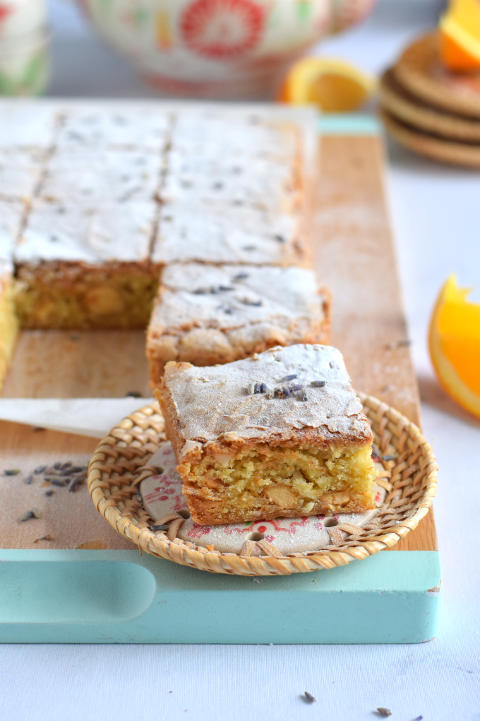 Blondies met sinaasappel en lavendel