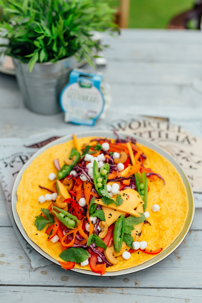 Regenboog salade op een wrap - Anniepannie