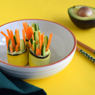courgetterolletjes met nori en avocado - Anniepannie