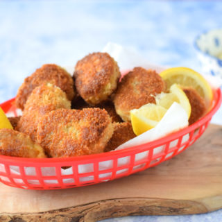 Italiaanse kipnuggets met parmezaanse kaas en pesto-mayonaise