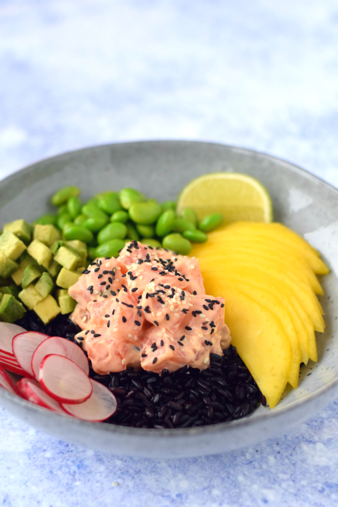 Poke bowl met zalm en mango - Anniepannie