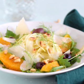 Venkelsalade met sinaasappel en olijven liggend - ANNIEPANNIE