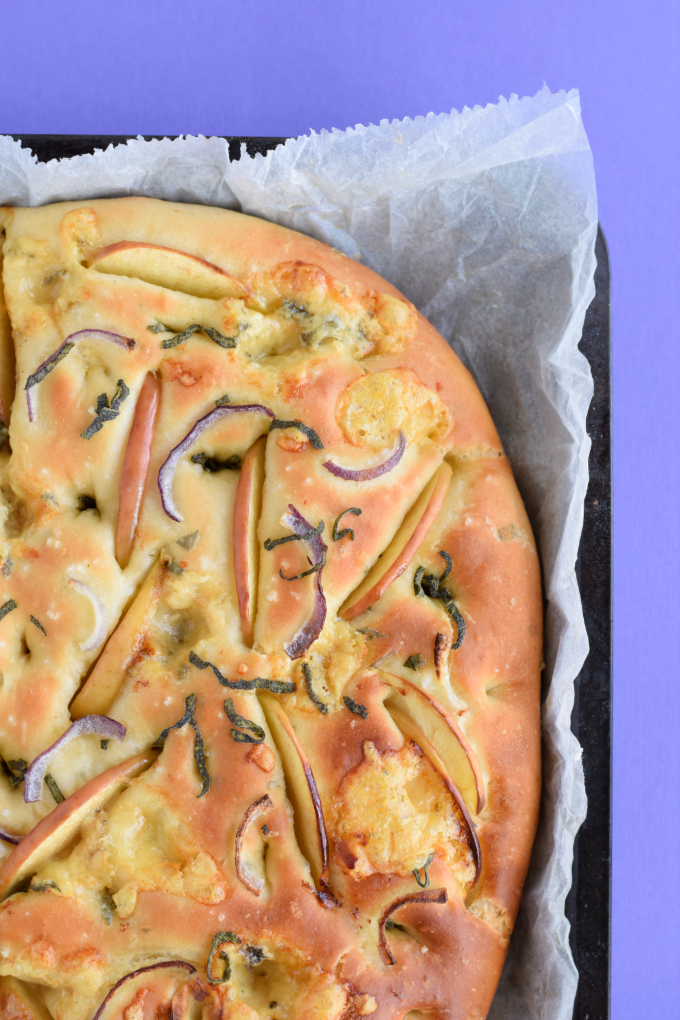 focaccia met salie appel en blauwe kaas - ANNIEPANNIE