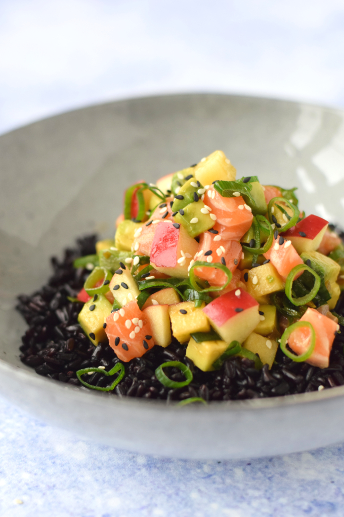 Poke bowl met appel zalm en avocado - ANNIEPANNIE