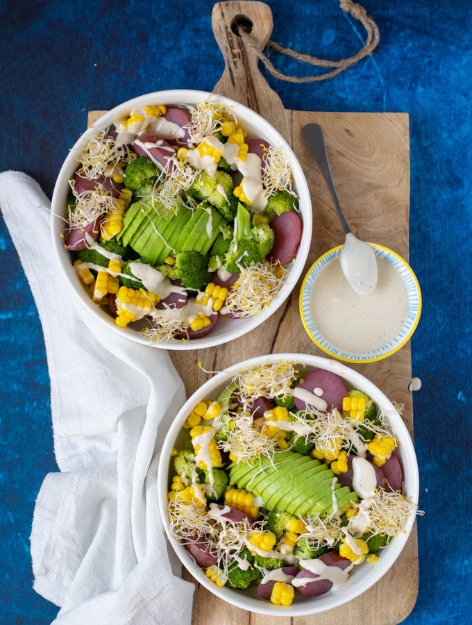 Maaltijdsalade met aardappel mais en avocado - ANNIEPANNIE