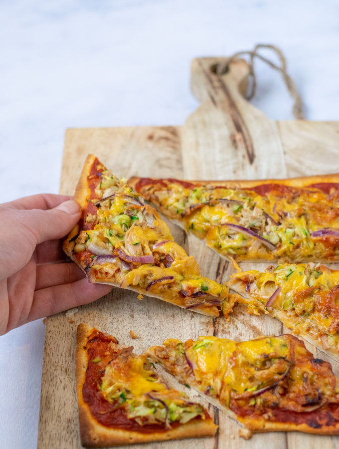 Pizza met tonijn, courgette en kaas - ANNIEPANNIE