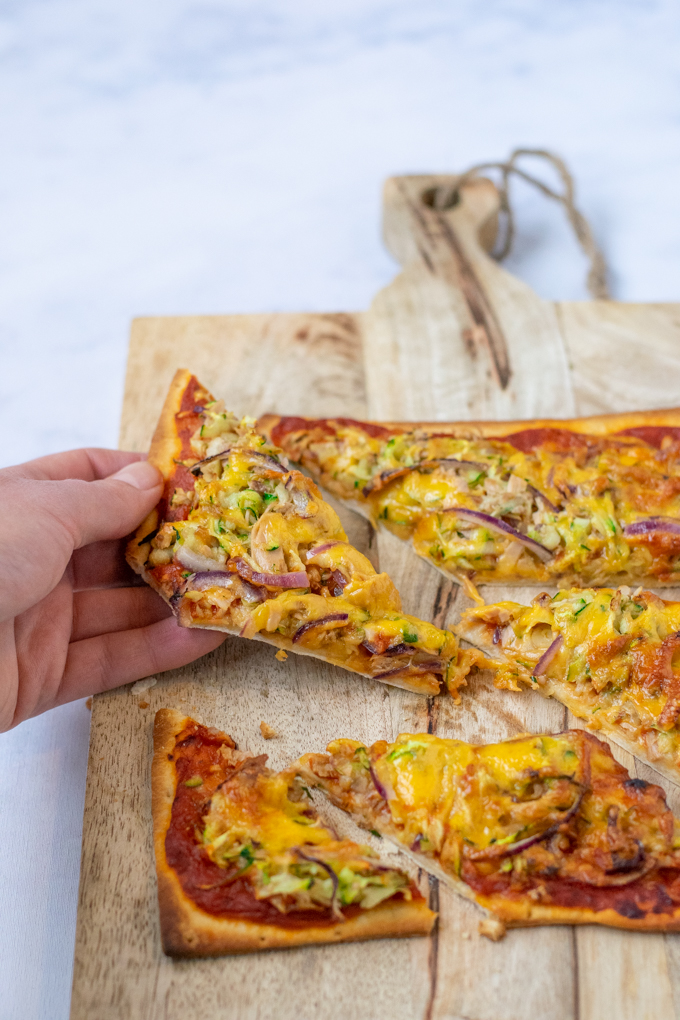 Pizza met tonijn, courgette en kaas - ANNIEPANNIE