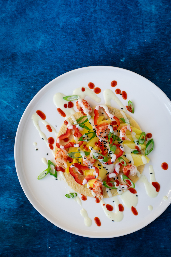 Loaded papadum met mango, paprika en rivierkreeftjes - ANNIEPANNIE