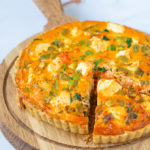 Quiche met feta harissa en spinazie