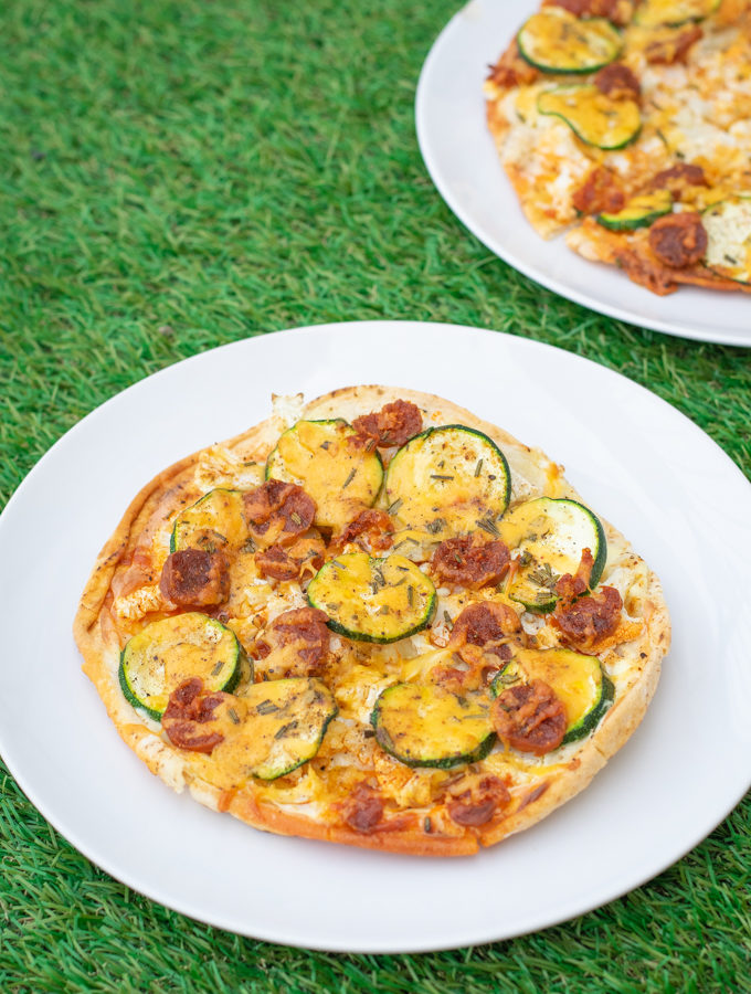 platbroodpizza met chorizo en bloemkool