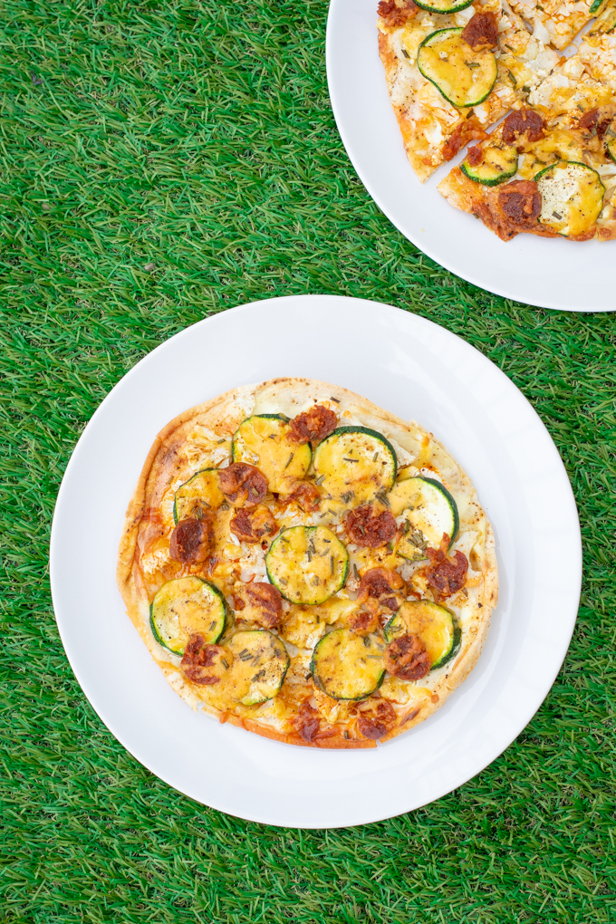 Platbroodpizza met chorizo - Anniepannie.nl