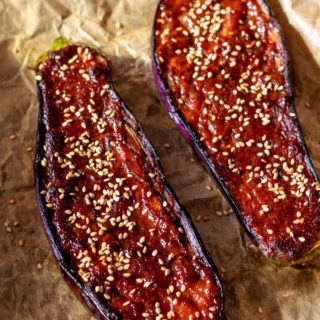 Aubergine met miso en parmezaanse kaas uit de oven - ANNIEPANNIE