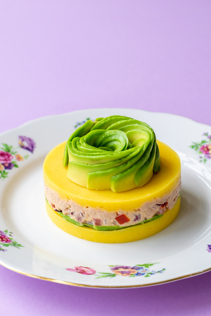 Peruaanse causa met tonijn, tomaat en avocado - ANNIEPANNIE