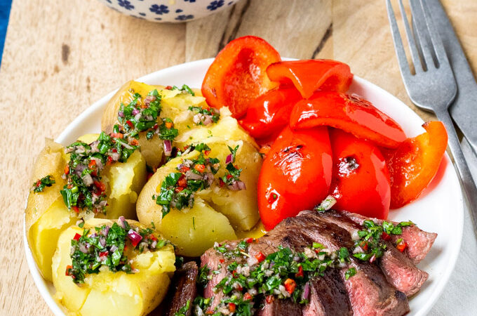 Biefstuk met chimichurri aardappels en paprika