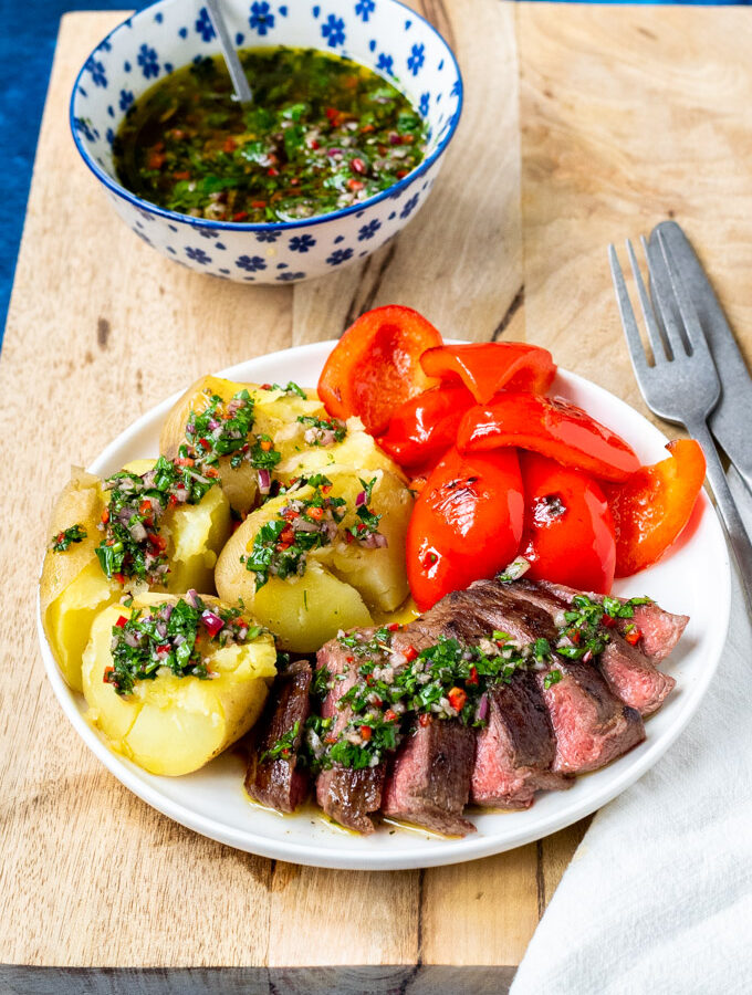 Biefstuk met chimichurri aardappels en paprika