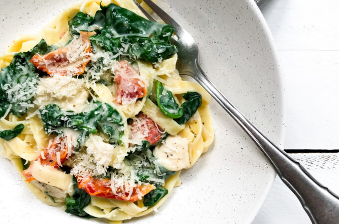 Romige tagliatelle met spinazie en zongedroogde tomaten - ANNIEPANNIE