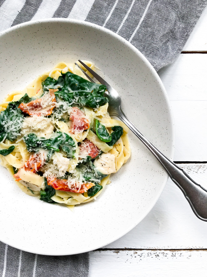 Romige tagliatelle met spinazie en zongedroogde tomaten - ANNIEPANNIE